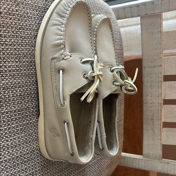 Anchor Bay Cream Boat Shoes with Moccasin Stitching and Rubber Soles - Picture 5 of 9